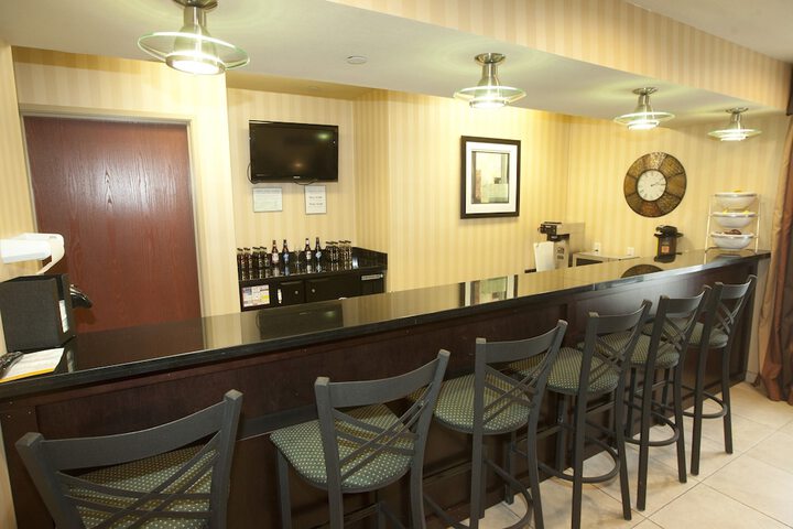 Lounge 42 of 47