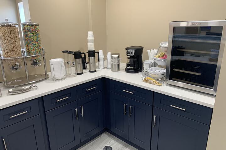 Breakfast/Coffee Service 33 of 40