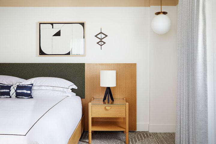 Room 53 of 77