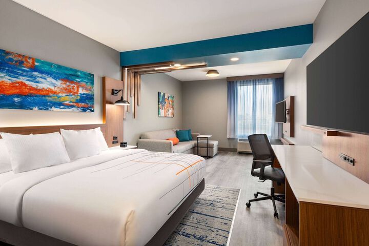 Room 27 of 42