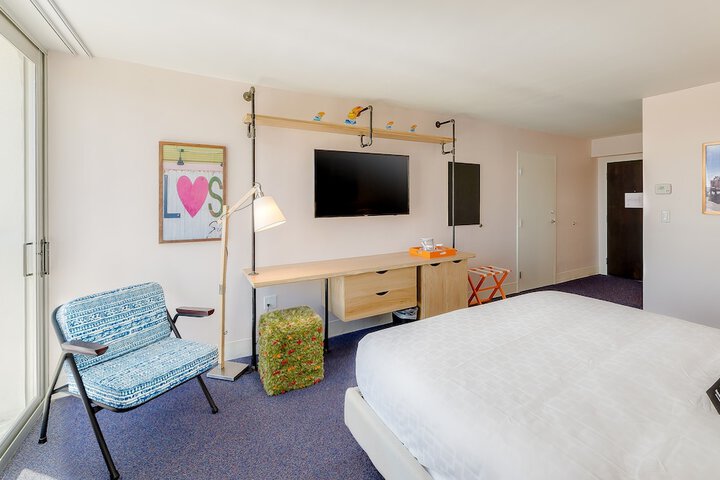 Room 50 of 77