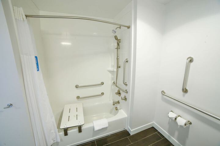 Hampton Inn & Suites Forest City