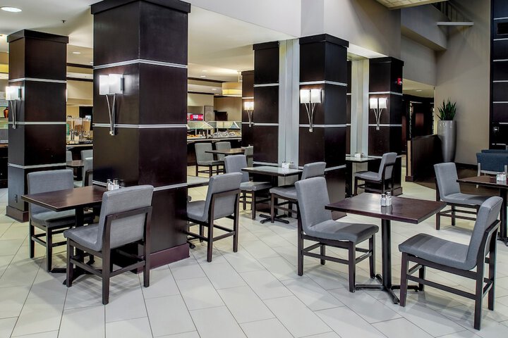 Embassy Suites by Hilton St. Louis Airport