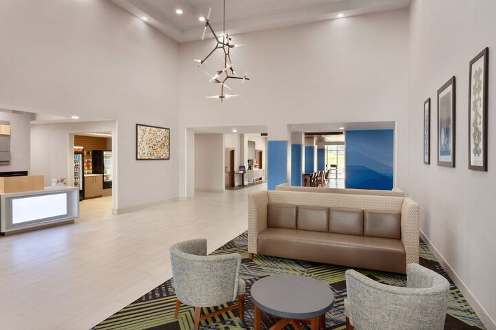 Holiday Inn Express Inn & Suites Searcy by IHG