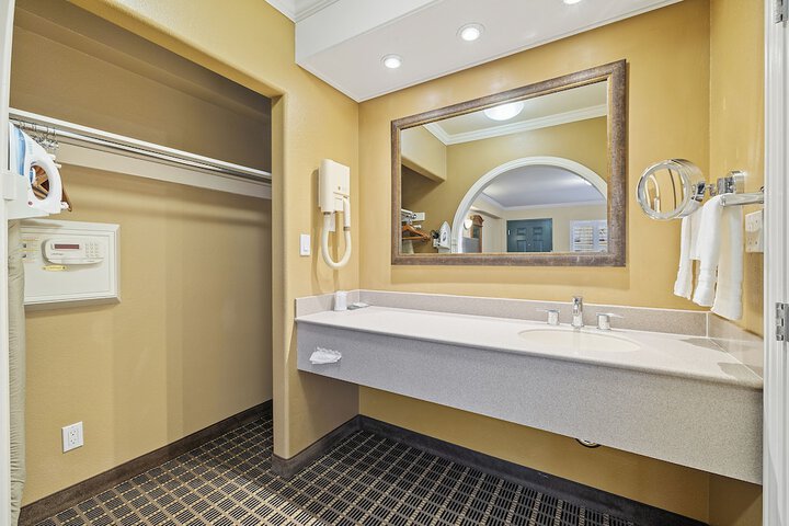 Alexis Park Hotel