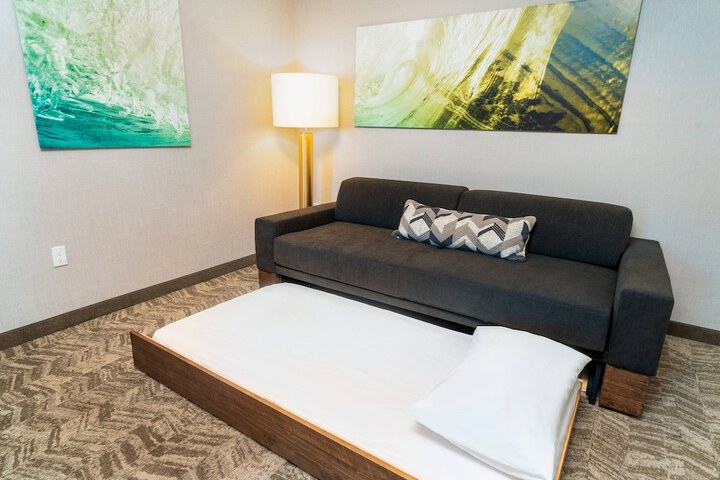 Room 21 of 34