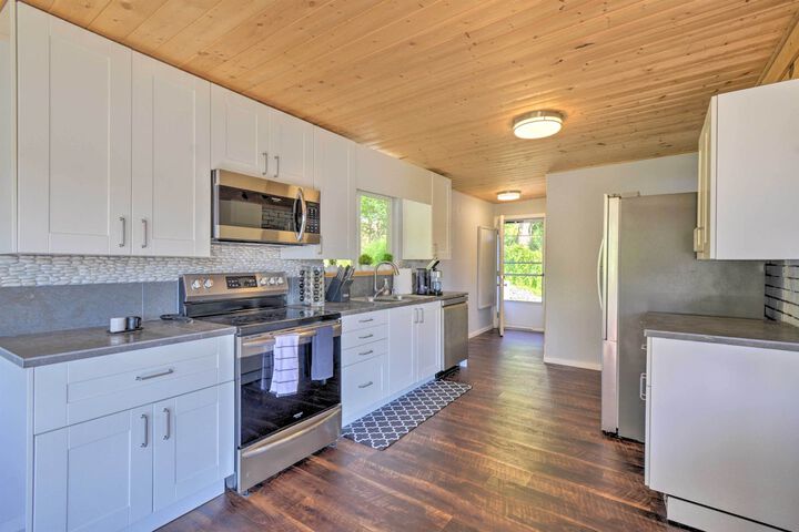Waterfront Gig Harbor Home w / Furnished Deck