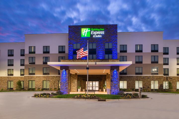 Holiday Inn Express & Suites Monroe by IHG