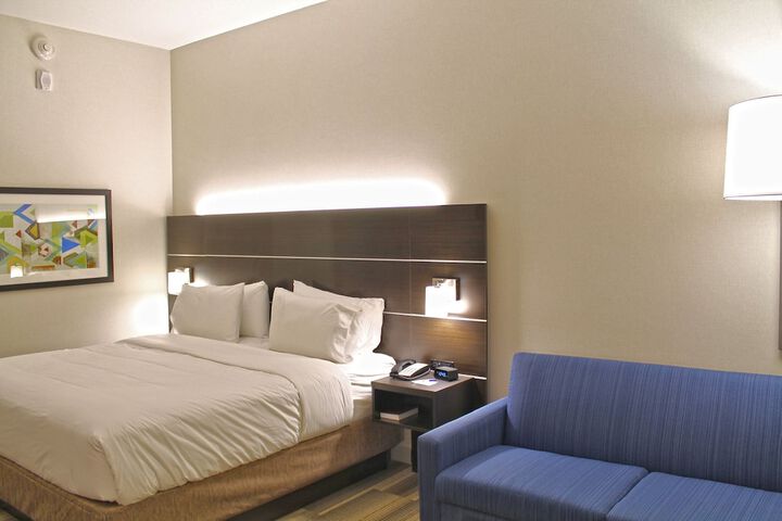 Room 48 of 63