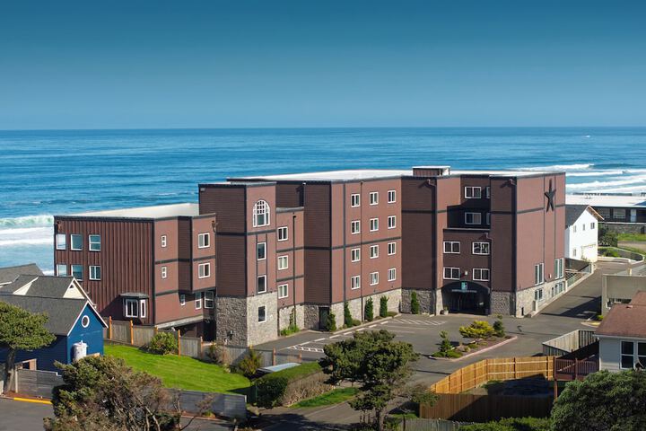 Starfish Manor Oceanfront Hotel