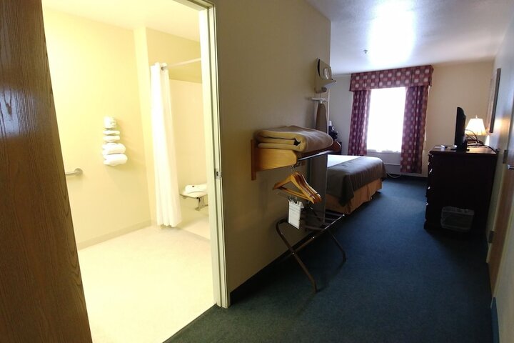 Room 26 of 83