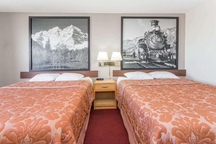 Room 7 of 16
