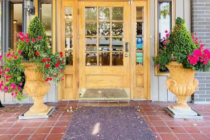 Coachman Inn & Suites