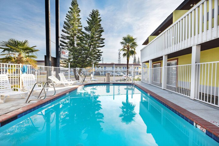Pool 4 of 37
