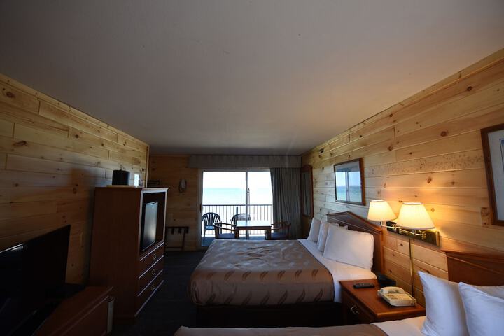 Quality Inn & Suites Mackinaw City Beachfront