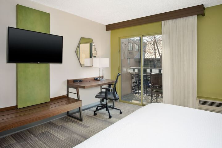 Room 33 of 48