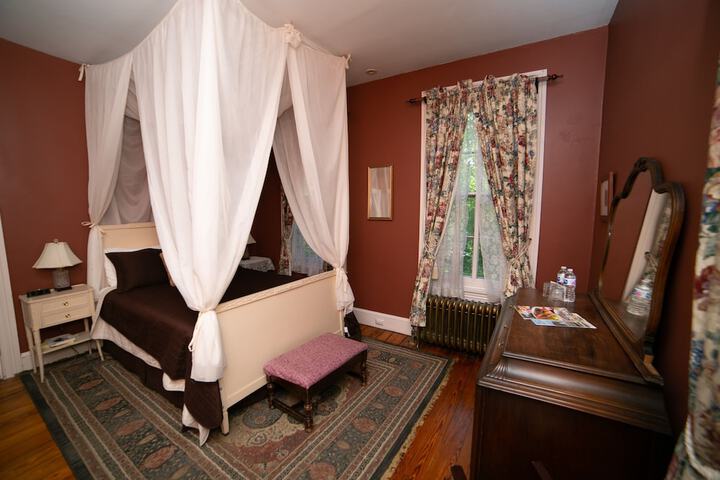 Room 25 of 51