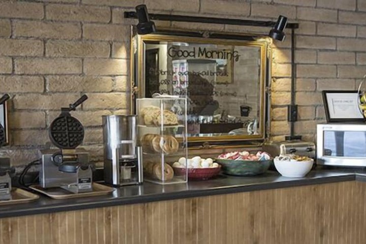 Breakfast/Coffee Service 19 of 28