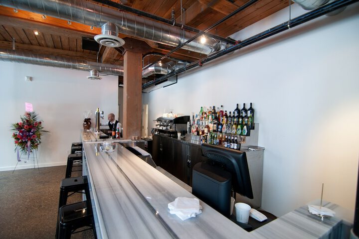 Lounge 51 of 54