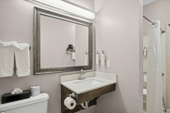 Sonesta Essential Hotels & Suites Kansas City / Blue Springs