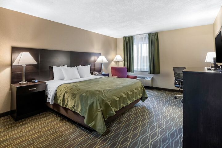 Quality Inn & Suites Des Moines - Merle Hay Road