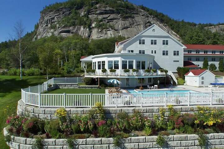 The White Mountain Hotel & Resort
