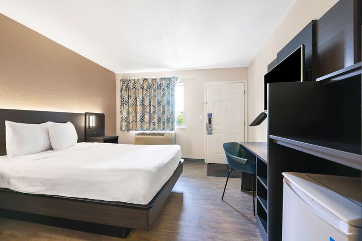 Motel 6 Kirkland WA - North Kirkland