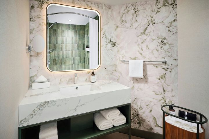 Ômage Hotel Montreal Laval, a Tribute Portfolio Hotel