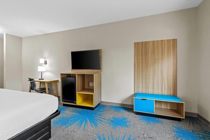 Days Inn & Suites by Wyndham Union City