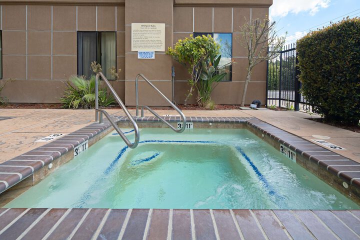 Pool 4 of 32