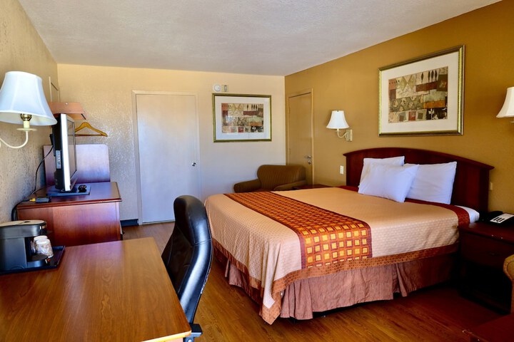 Room 14 of 34