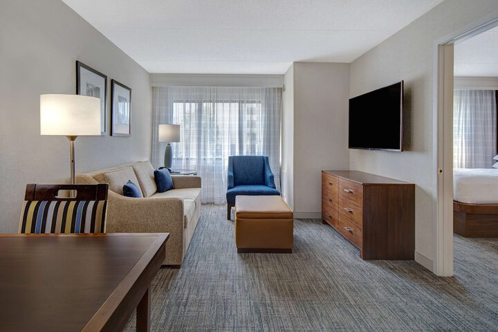 Embassy Suites by Hilton Detroit Metro Airport