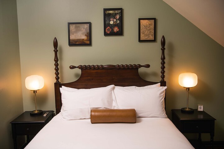 Room 20 of 155