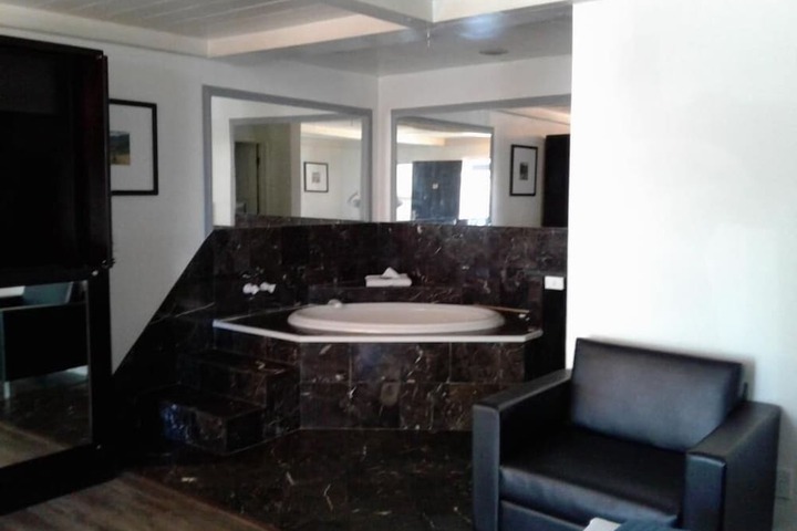 Room 43 of 66