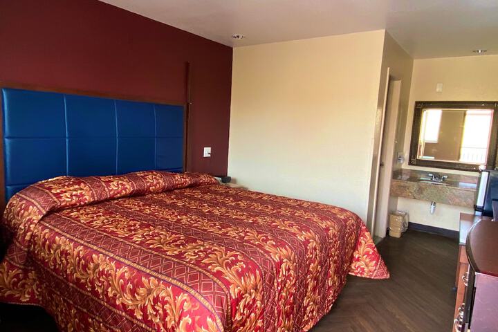 Room 21 of 28