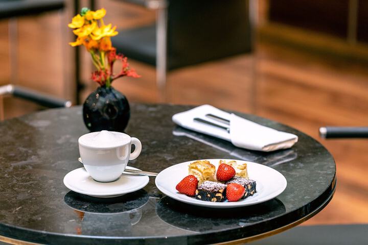 Breakfast/Coffee Service 32 of 35