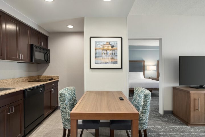 Homewood Suites by Hilton Fort Myers Airport / FGCU