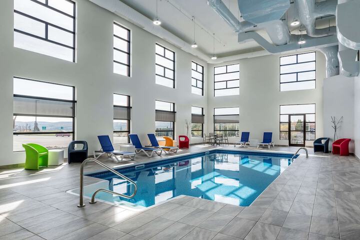 Pool 10 of 65
