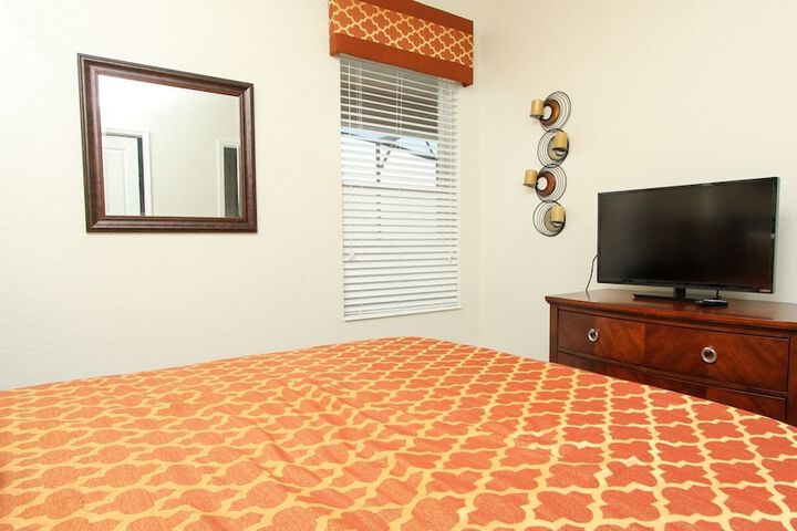Room 27 of 40