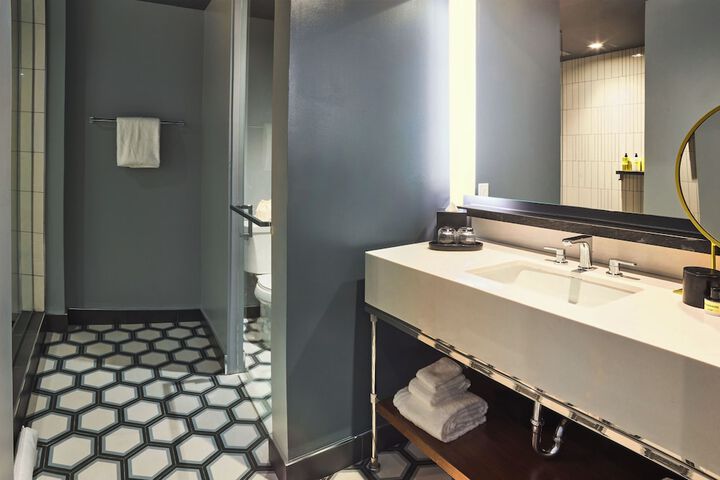Room 53 of 114