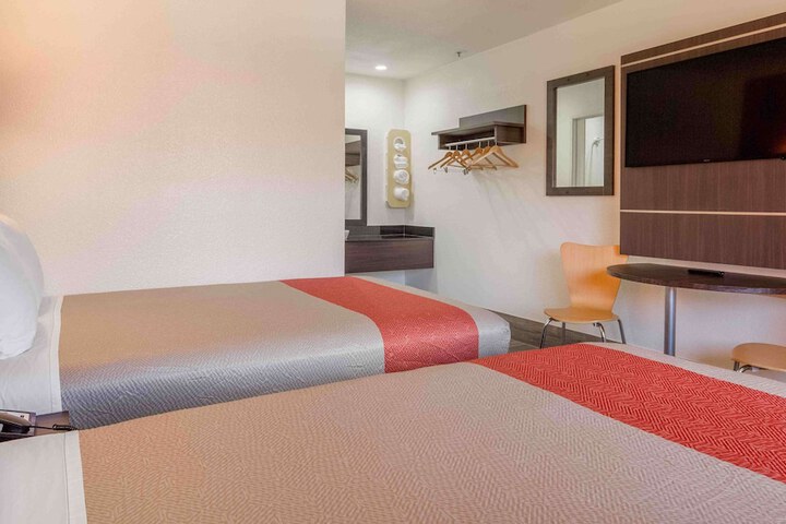 Room 16 of 23