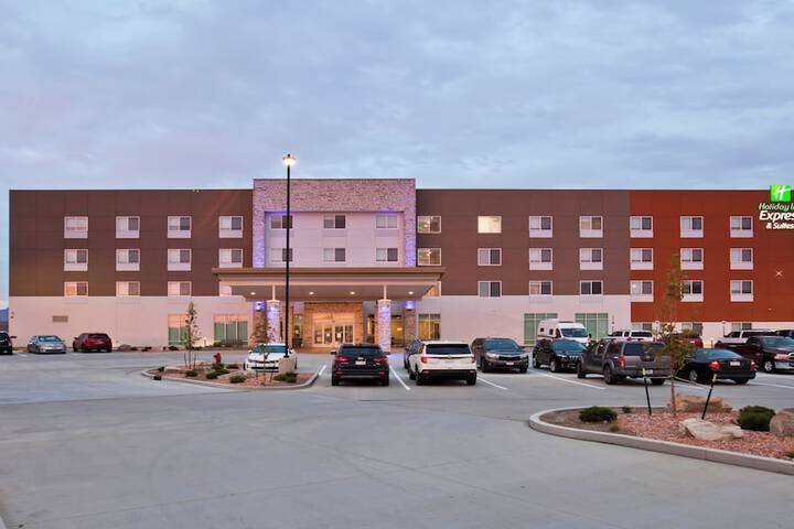 Hotel 7 of 100