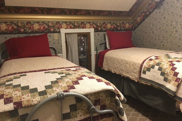 Room 15 of 223