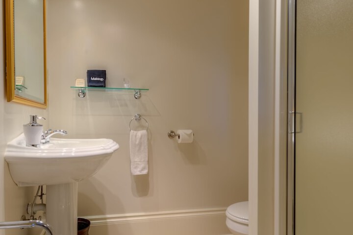 Room 21 of 31