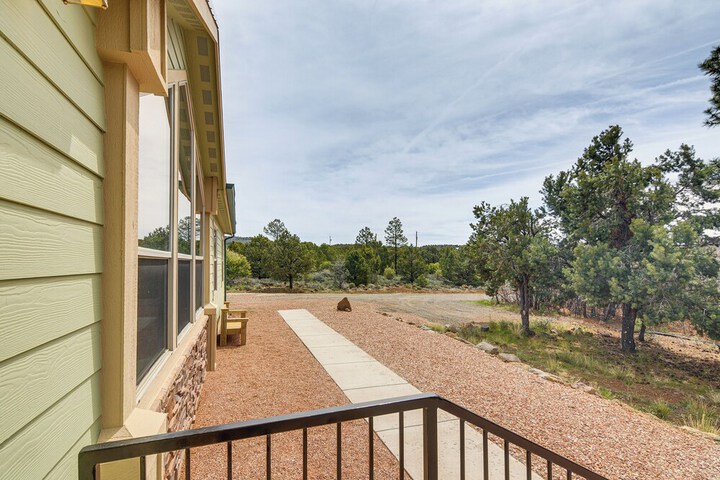 Secluded Boulder House - Next to National Forests!