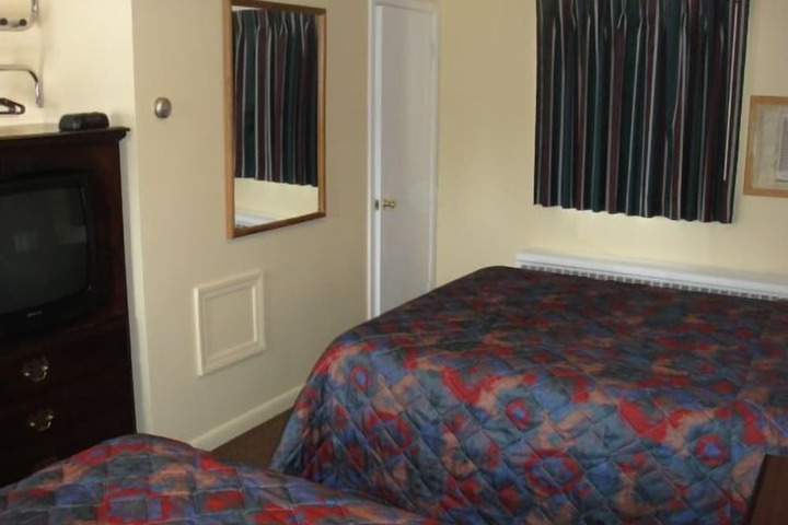 Room 10 of 20