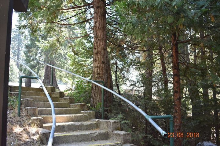 WHITE CHIEF MOUNTAIN LODGE