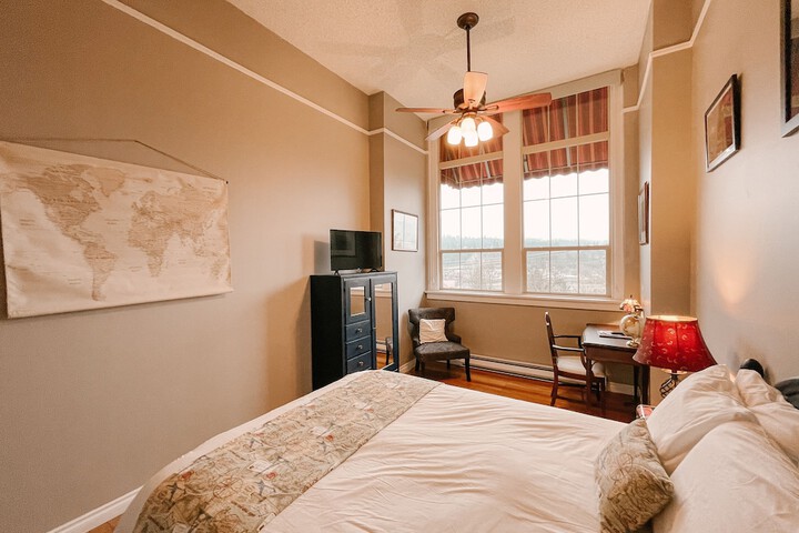 Room 12 of 140
