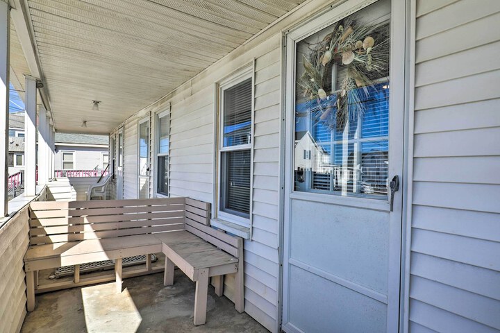 Seaside Escape w / Porch + Direct Beach Access