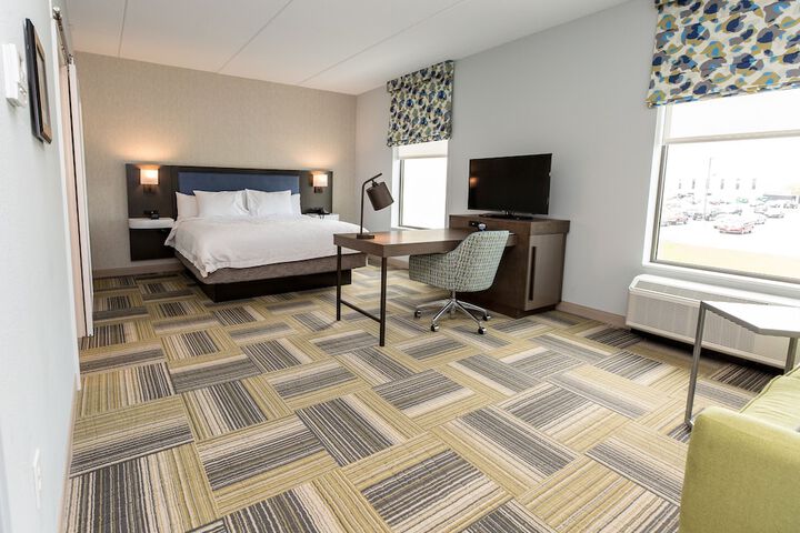 Hampton Inn & Suites Syracuse North Airport Area